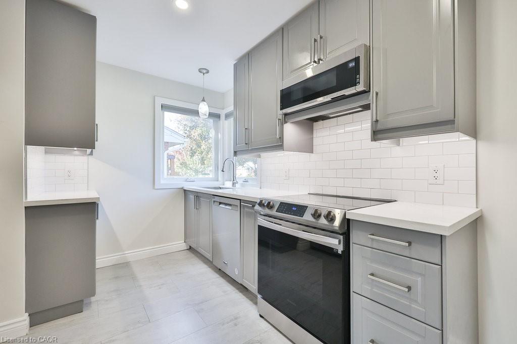 Upper-47 Castlefield Drive, Hamilton, ON - Indoor Photo Showing Kitchen