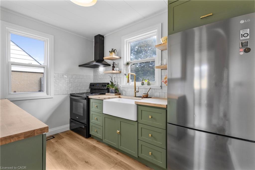 191 East 11Th Street, Hamilton, ON - Indoor Photo Showing Kitchen