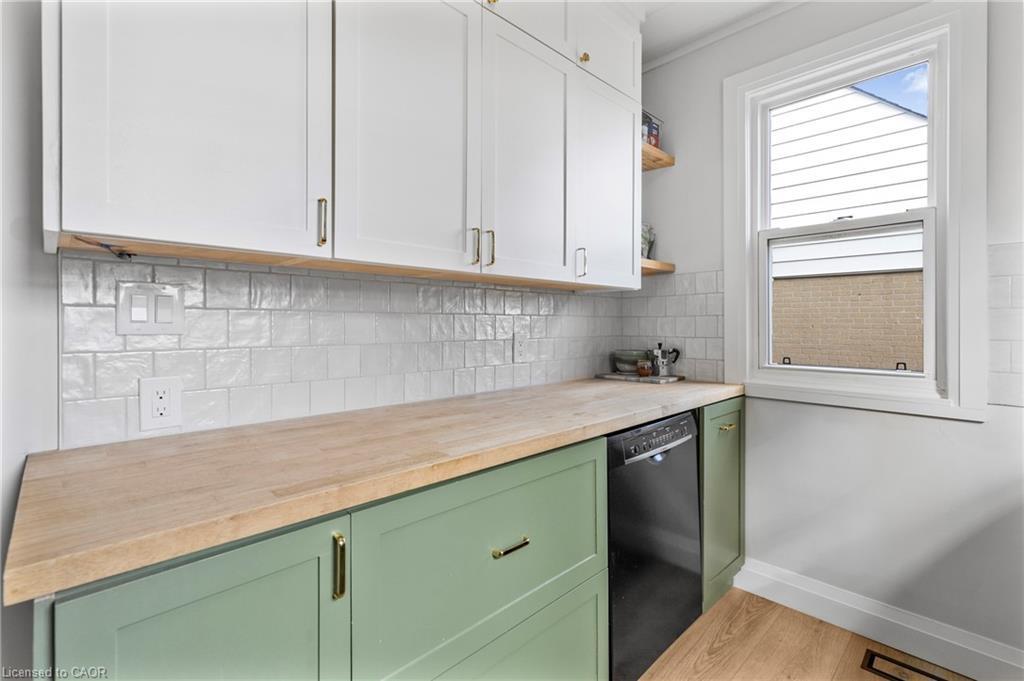 191 East 11Th Street, Hamilton, ON - Indoor Photo Showing Kitchen