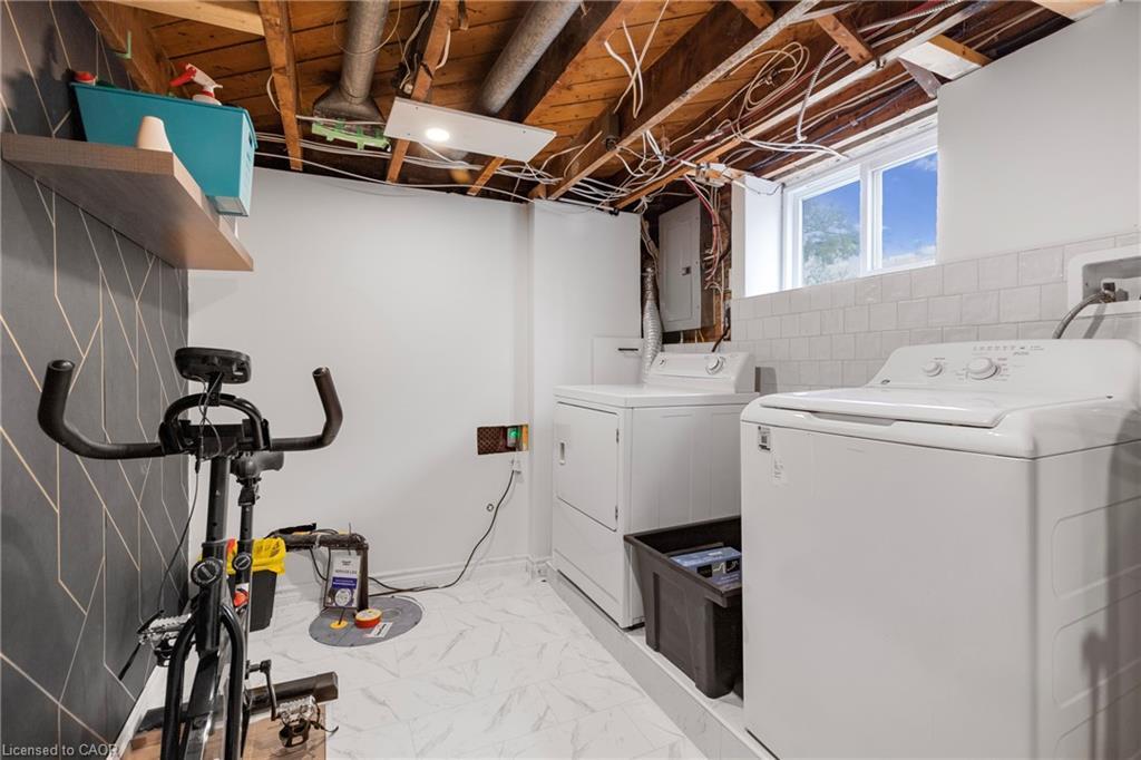 191 East 11Th Street, Hamilton, ON - Indoor Photo Showing Laundry Room