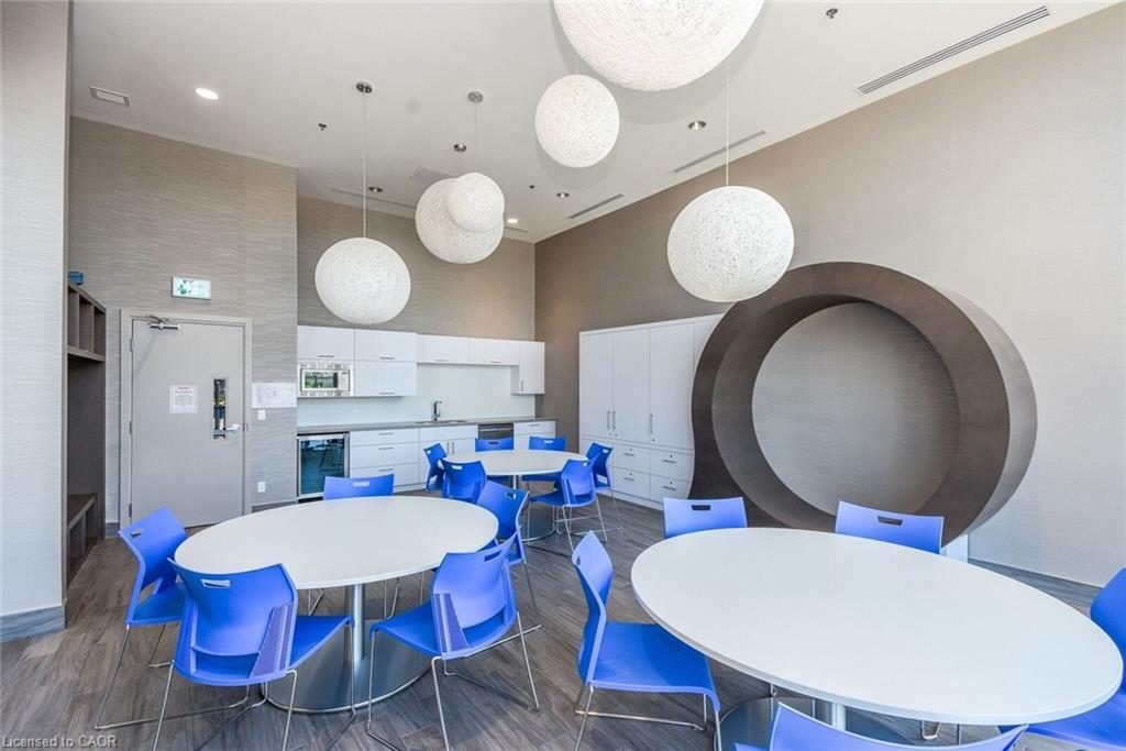 1703-2081 Fairview Street, Burlington, ON - Indoor Photo Showing Other Room