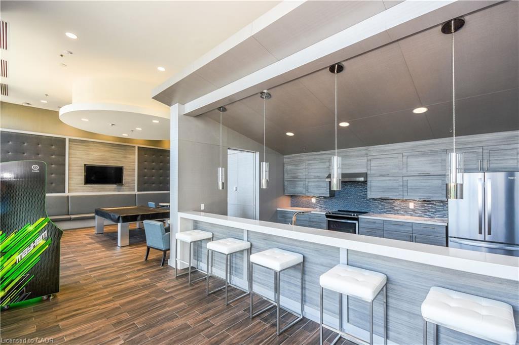 1703-2081 Fairview Street, Burlington, ON - Indoor Photo Showing Kitchen With Upgraded Kitchen
