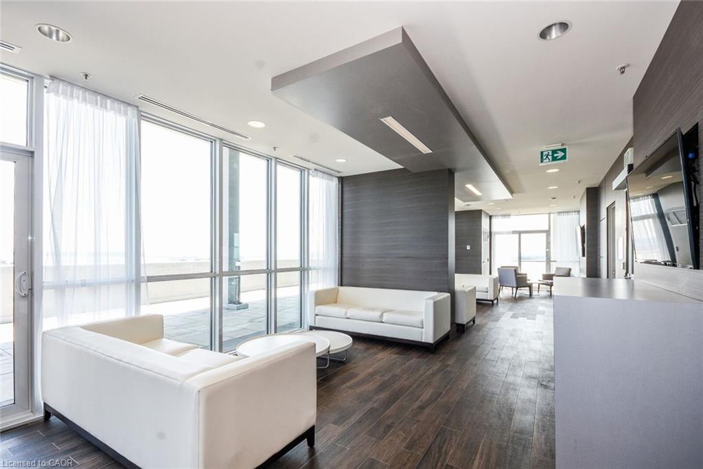 1703-2081 Fairview Street, Burlington, ON - Indoor Photo Showing Other Room