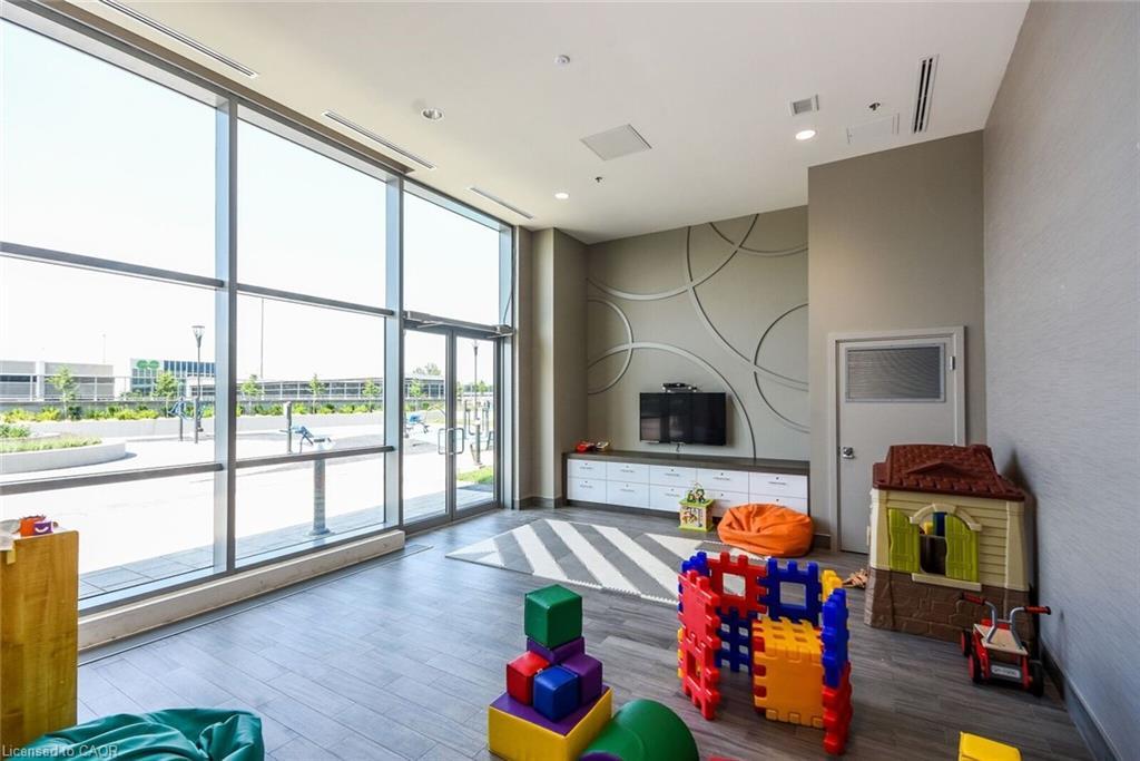 1703-2081 Fairview Street, Burlington, ON - Indoor Photo Showing Other Room