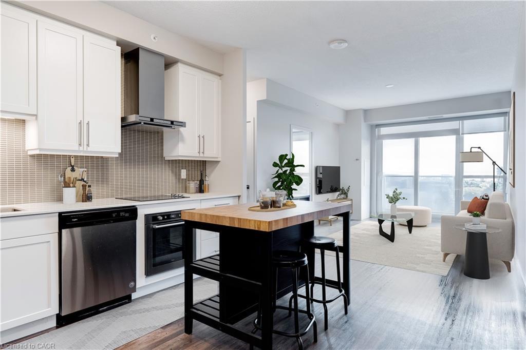 1703-2081 Fairview Street, Burlington, ON - Indoor Photo Showing Kitchen With Upgraded Kitchen