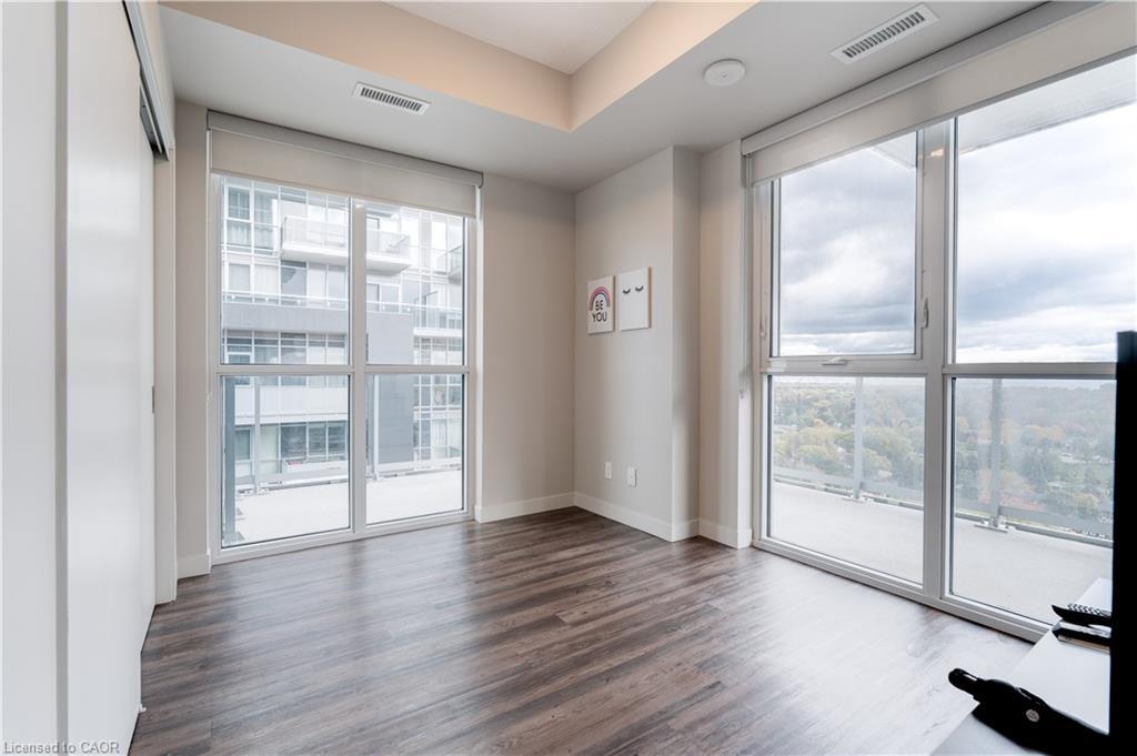1703-2081 Fairview Street, Burlington, ON - Indoor Photo Showing Other Room