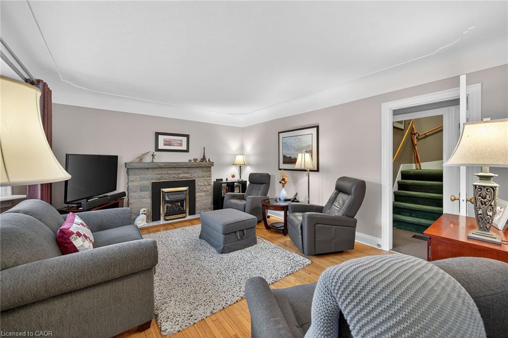 875 Garth Street, Hamilton, ON - Indoor Photo Showing Living Room With Fireplace