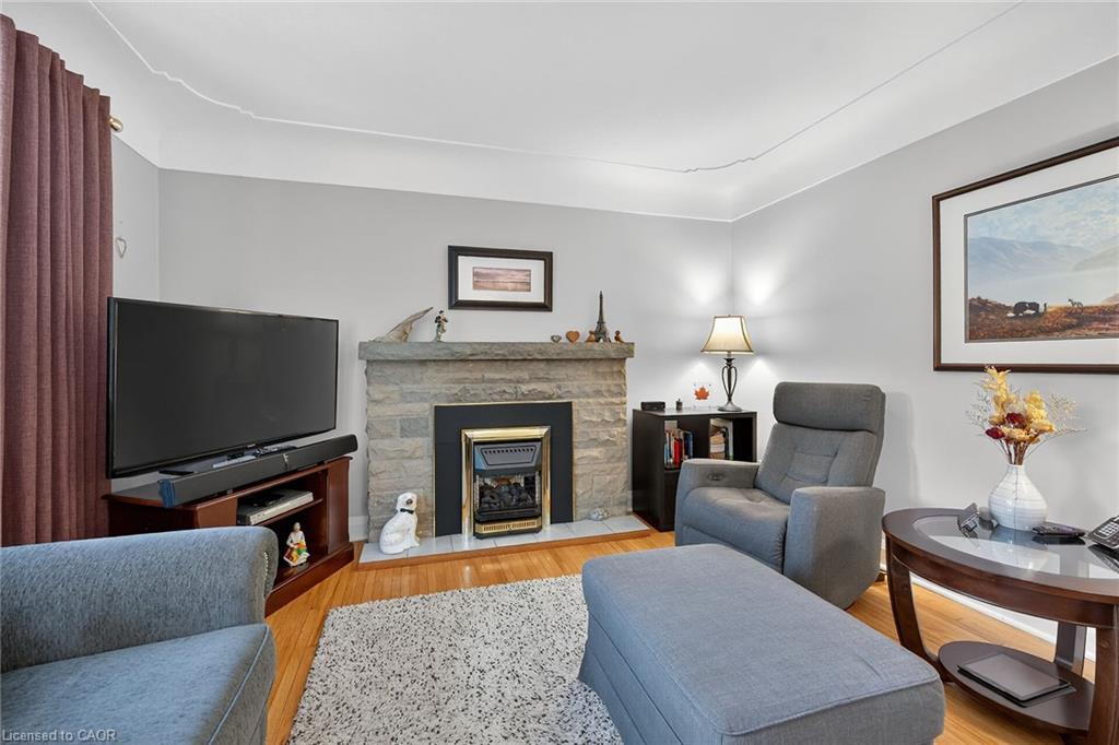 875 Garth Street, Hamilton, ON - Indoor Photo Showing Living Room With Fireplace