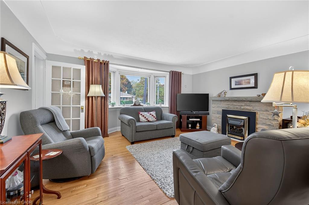 875 Garth Street, Hamilton, ON - Indoor Photo Showing Living Room With Fireplace