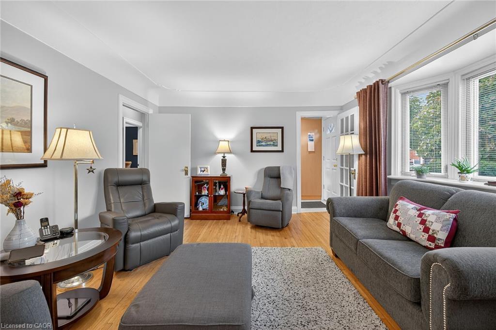 875 Garth Street, Hamilton, ON - Indoor Photo Showing Living Room