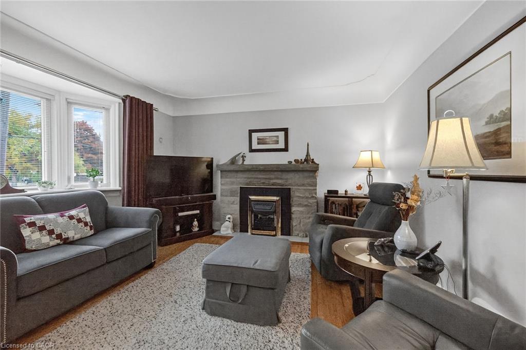 875 Garth Street, Hamilton, ON - Indoor Photo Showing Living Room With Fireplace