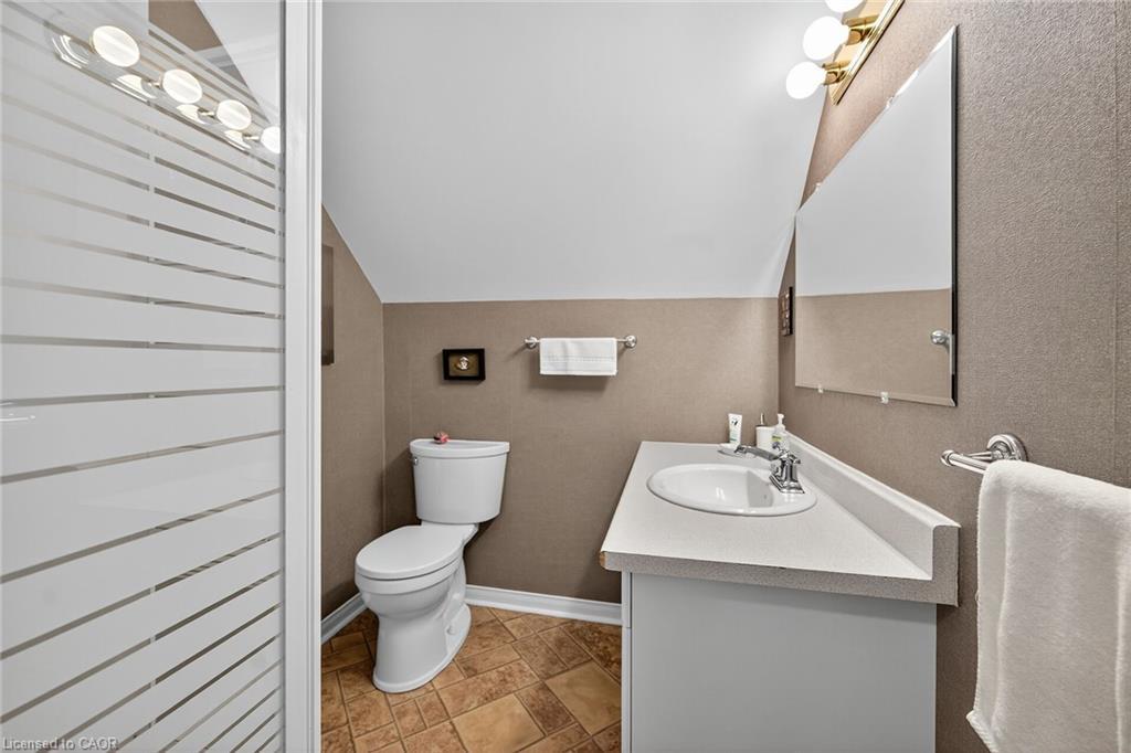 875 Garth Street, Hamilton, ON - Indoor Photo Showing Bathroom