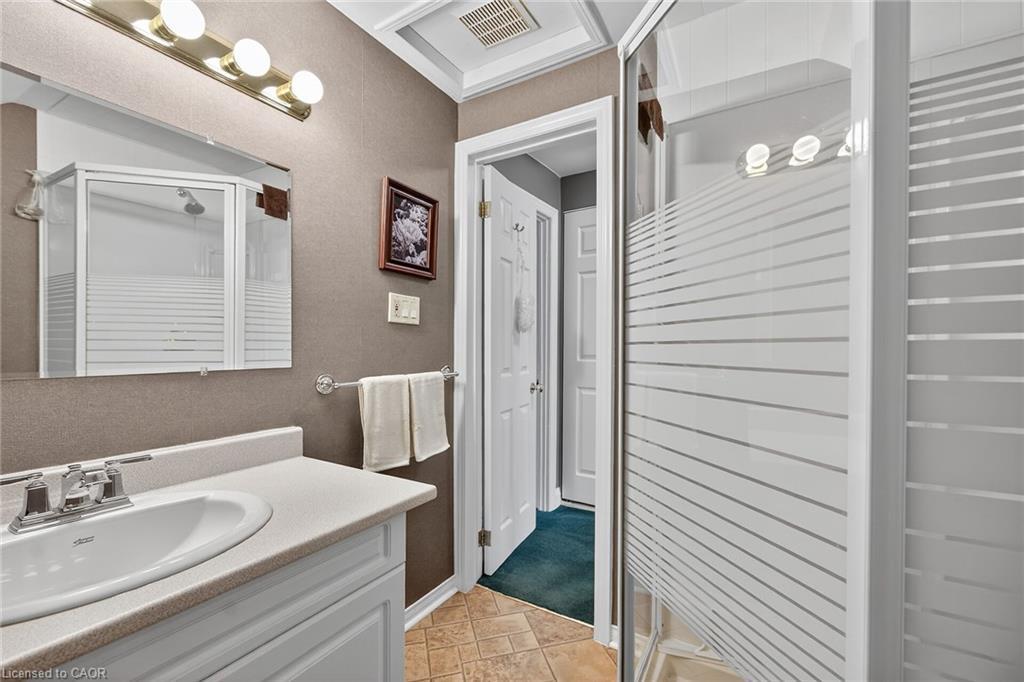 875 Garth Street, Hamilton, ON - Indoor Photo Showing Bathroom