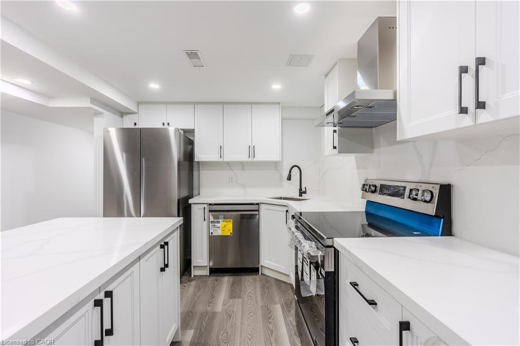 Lower-16 Doreen Court, Hamilton, ON - Indoor Photo Showing Kitchen With Upgraded Kitchen