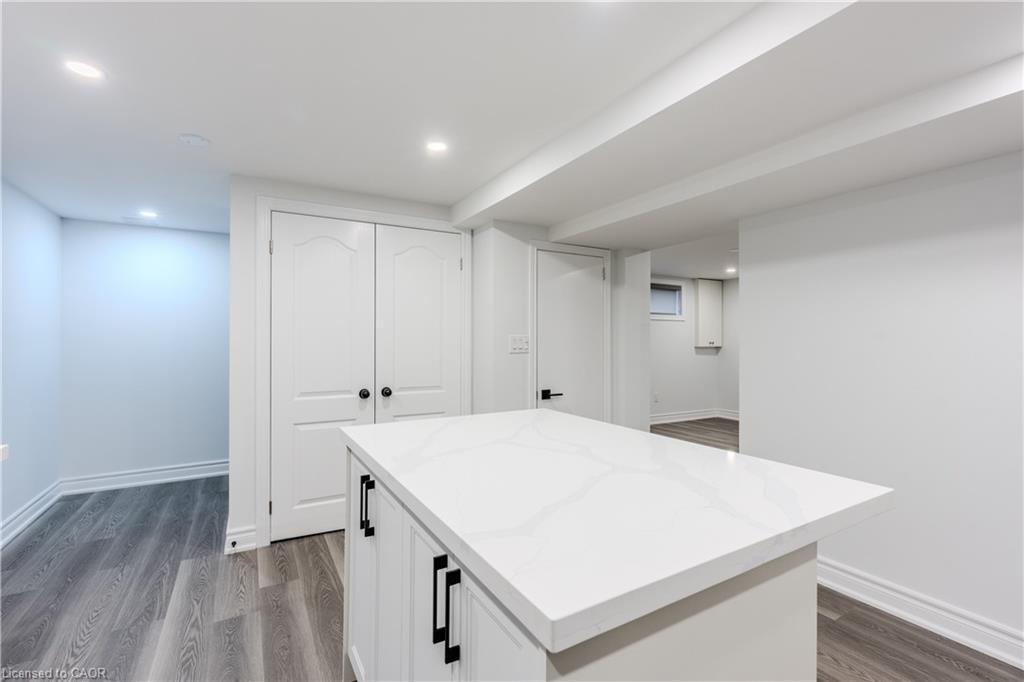 Lower-16 Doreen Court, Hamilton, ON - Indoor