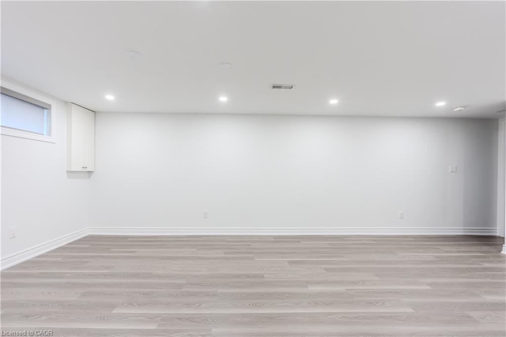 Lower-16 Doreen Court, Hamilton, ON - Indoor