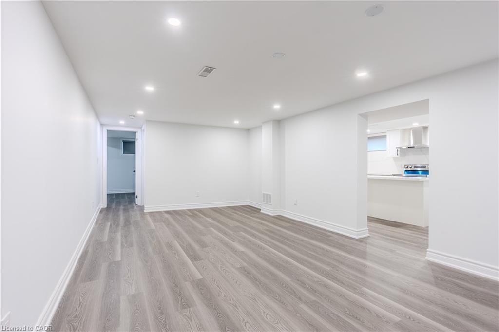 Lower-16 Doreen Court, Hamilton, ON - Indoor