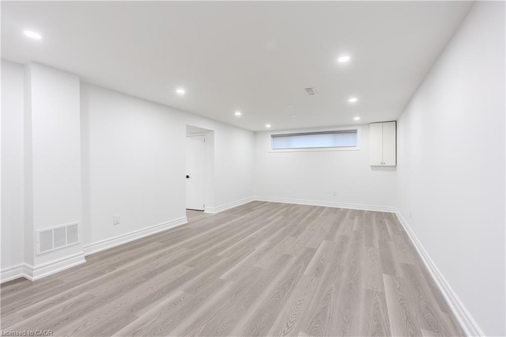 Lower-16 Doreen Court, Hamilton, ON - Indoor Photo Showing Other Room