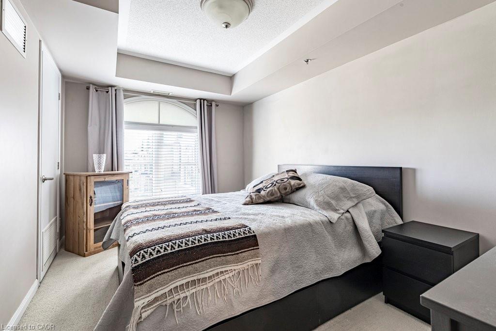 401-3070 Rotary Way, Burlington, ON - Indoor Photo Showing Bedroom