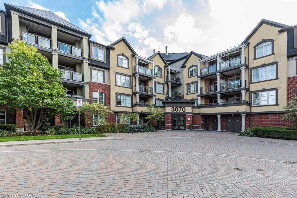 401-3070 Rotary Way, Burlington, ON - Outdoor With Balcony With Facade