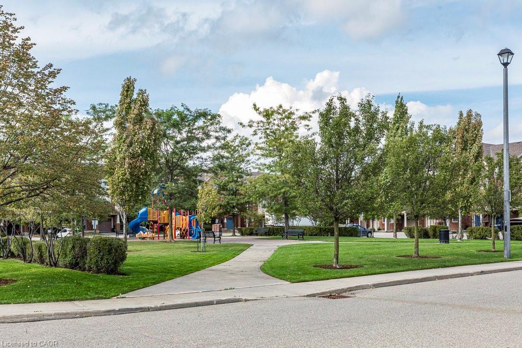 401-3070 Rotary Way, Burlington, ON - Outdoor