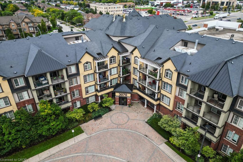 401-3070 Rotary Way, Burlington, ON - Outdoor With Facade