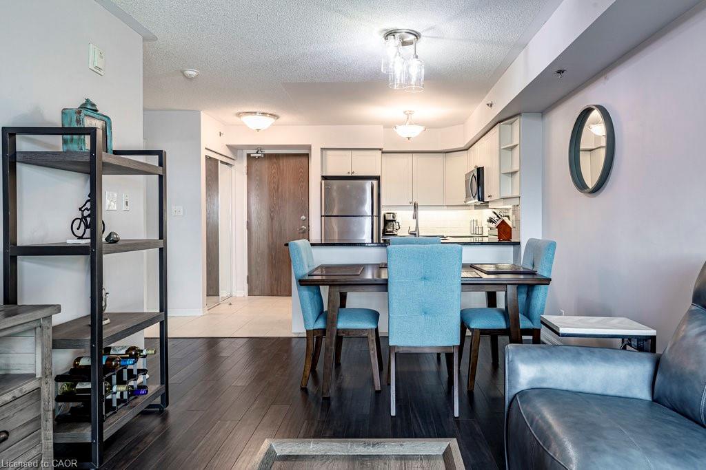401-3070 Rotary Way, Burlington, ON - Indoor