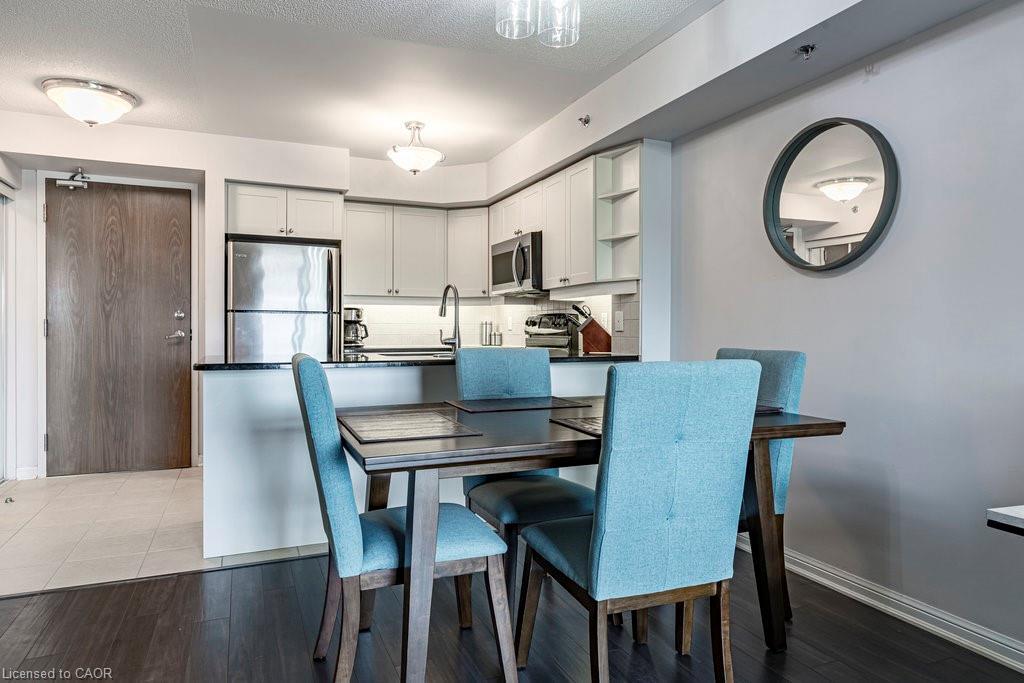 401-3070 Rotary Way, Burlington, ON - Indoor Photo Showing Dining Room