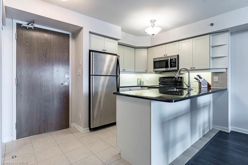 401-3070 Rotary Way, Burlington, ON - Indoor Photo Showing Kitchen