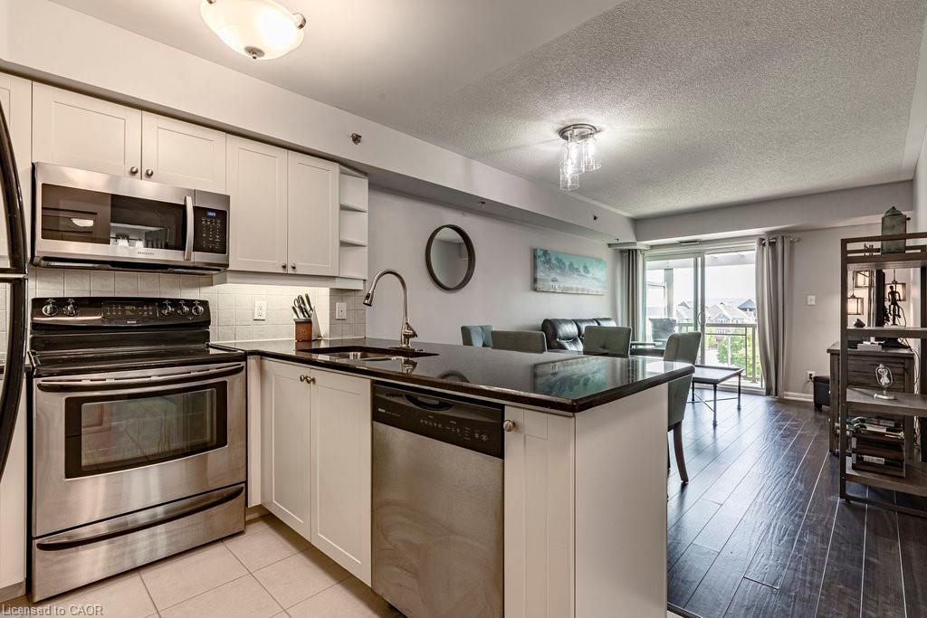 401-3070 Rotary Way, Burlington, ON - Indoor Photo Showing Kitchen