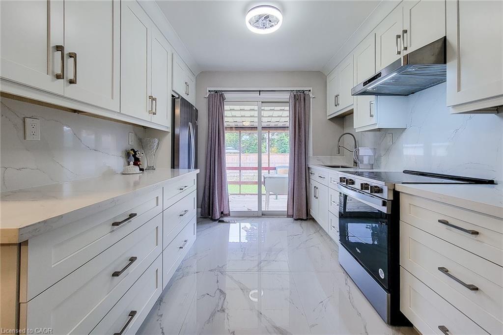 103 East 45Th Street, Hamilton, ON - Indoor Photo Showing Kitchen With Upgraded Kitchen