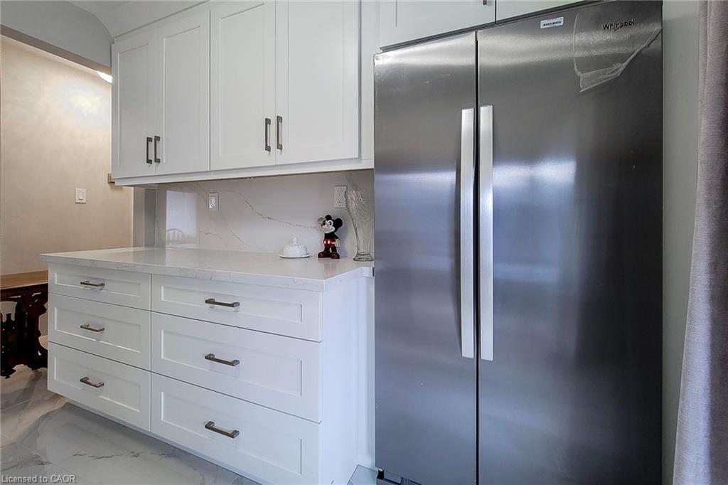 103 East 45Th Street, Hamilton, ON - Indoor Photo Showing Kitchen