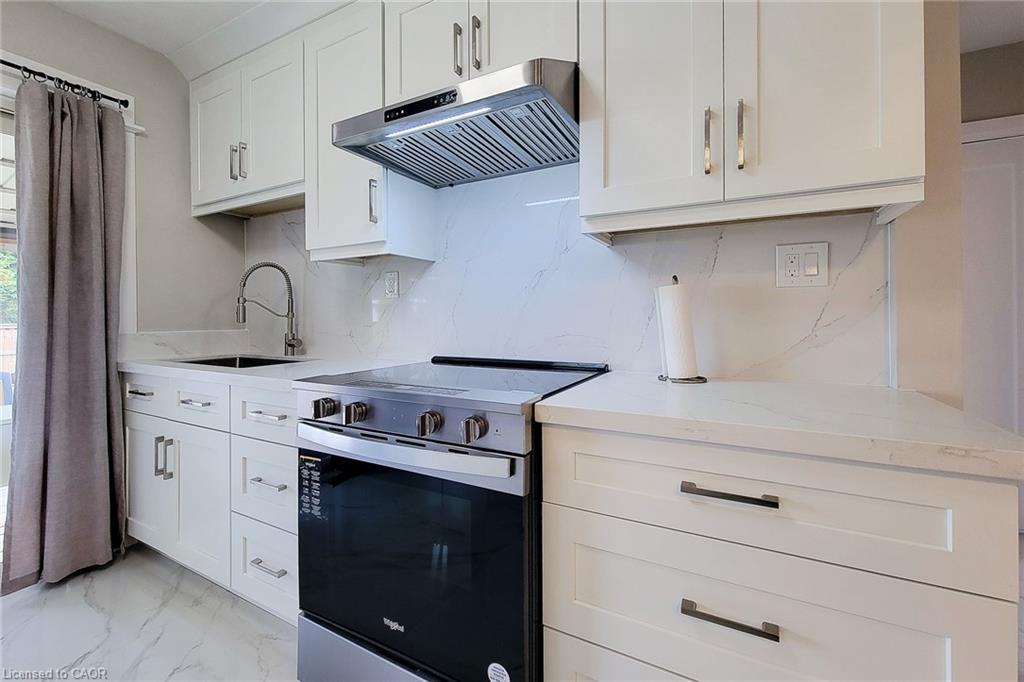 103 East 45Th Street, Hamilton, ON - Indoor Photo Showing Kitchen