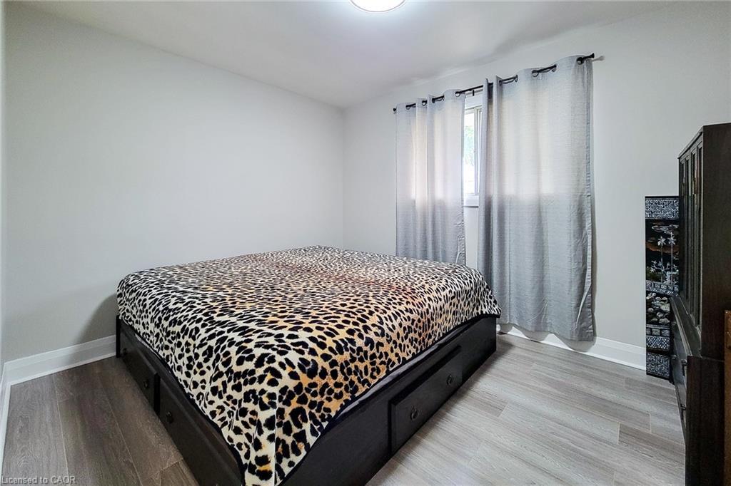 103 East 45Th Street, Hamilton, ON - Indoor Photo Showing Bedroom