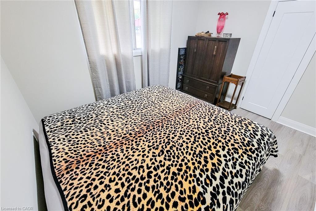 103 East 45Th Street, Hamilton, ON - Indoor Photo Showing Bedroom