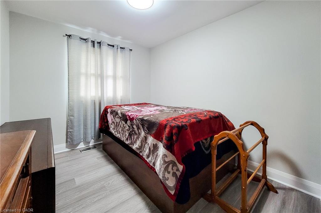 103 East 45Th Street, Hamilton, ON - Indoor Photo Showing Bedroom