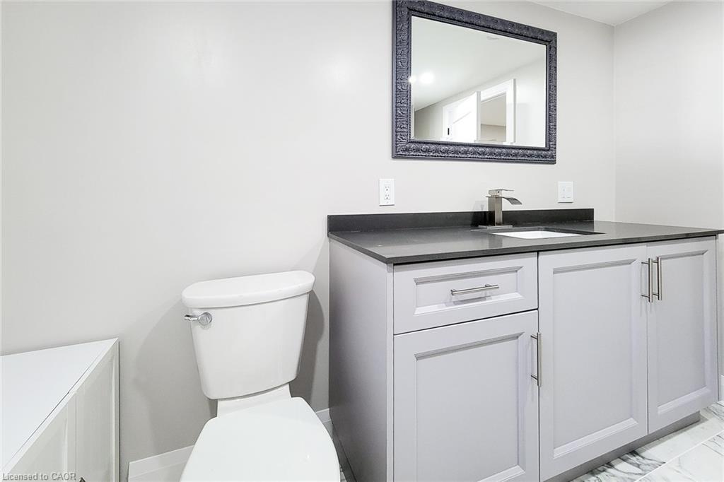 103 East 45Th Street, Hamilton, ON - Indoor Photo Showing Bathroom