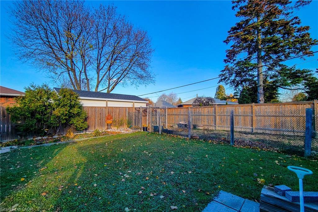 103 East 45Th Street, Hamilton, ON - Outdoor With Backyard