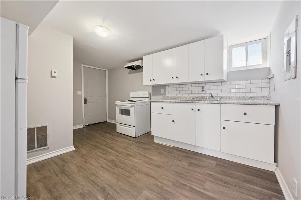 2C-906 King Street E, Cambridge, ON - Indoor Photo Showing Kitchen