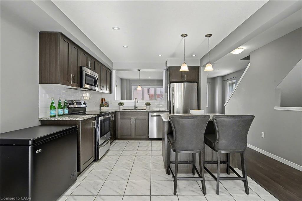 47-750 Lawrence Street, Cambridge, ON - Indoor Photo Showing Kitchen With Upgraded Kitchen