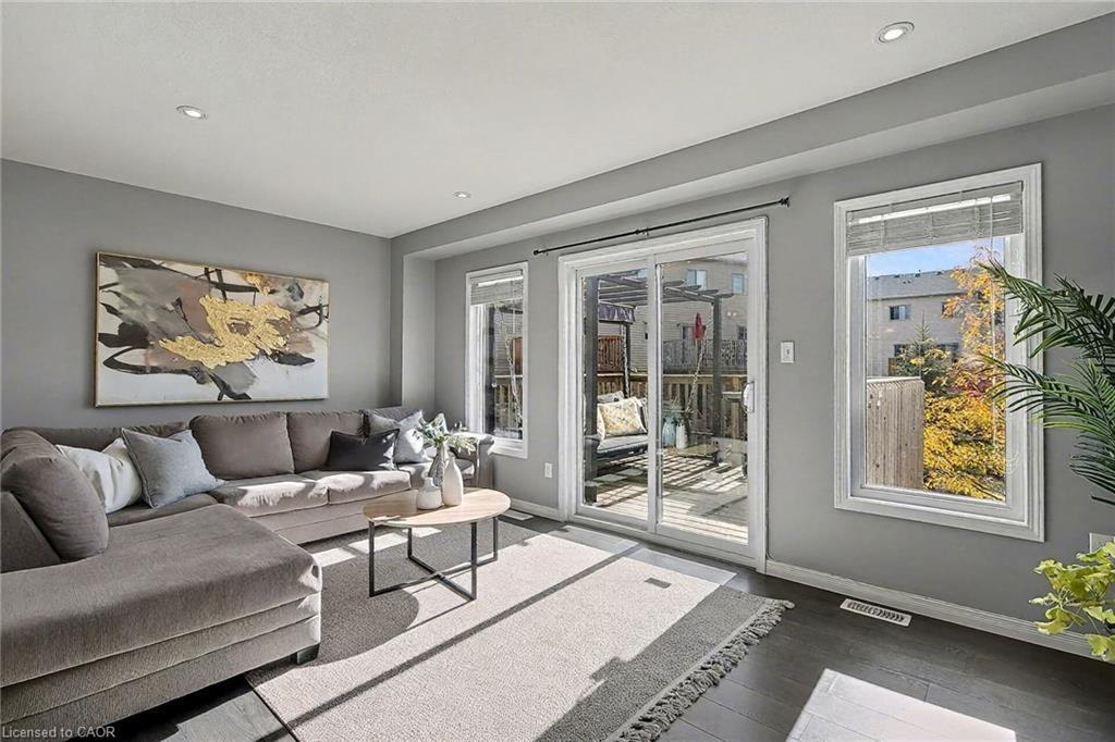 47-750 Lawrence Street, Cambridge, ON - Indoor Photo Showing Living Room