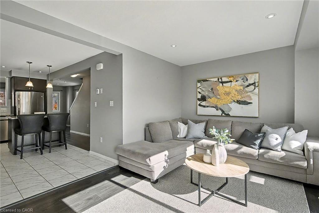 47-750 Lawrence Street, Cambridge, ON - Indoor Photo Showing Living Room