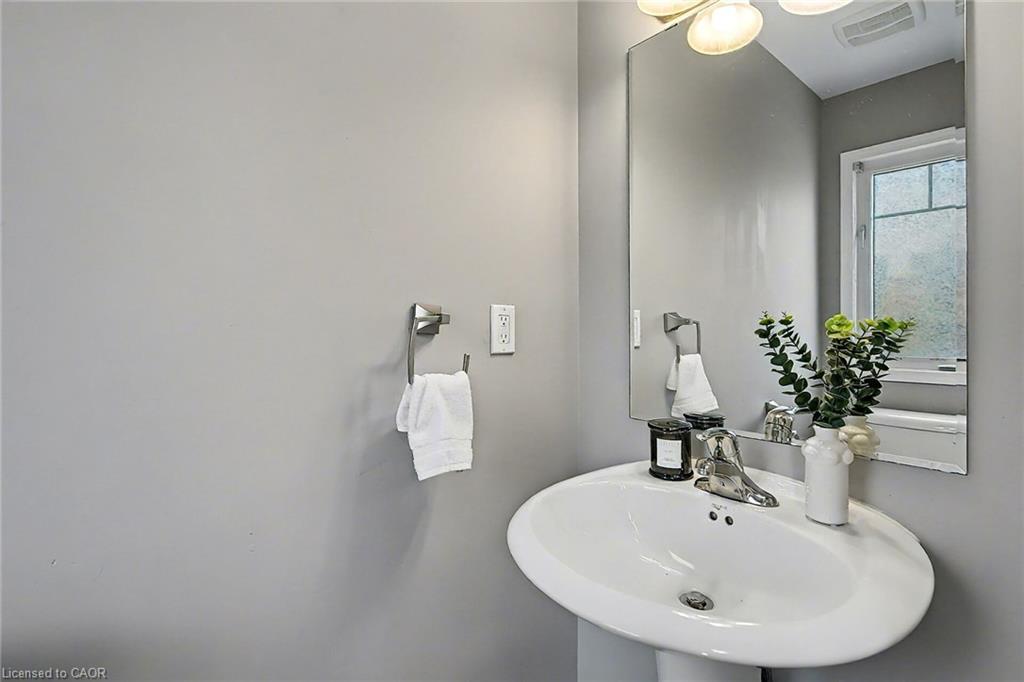 47-750 Lawrence Street, Cambridge, ON - Indoor Photo Showing Bathroom
