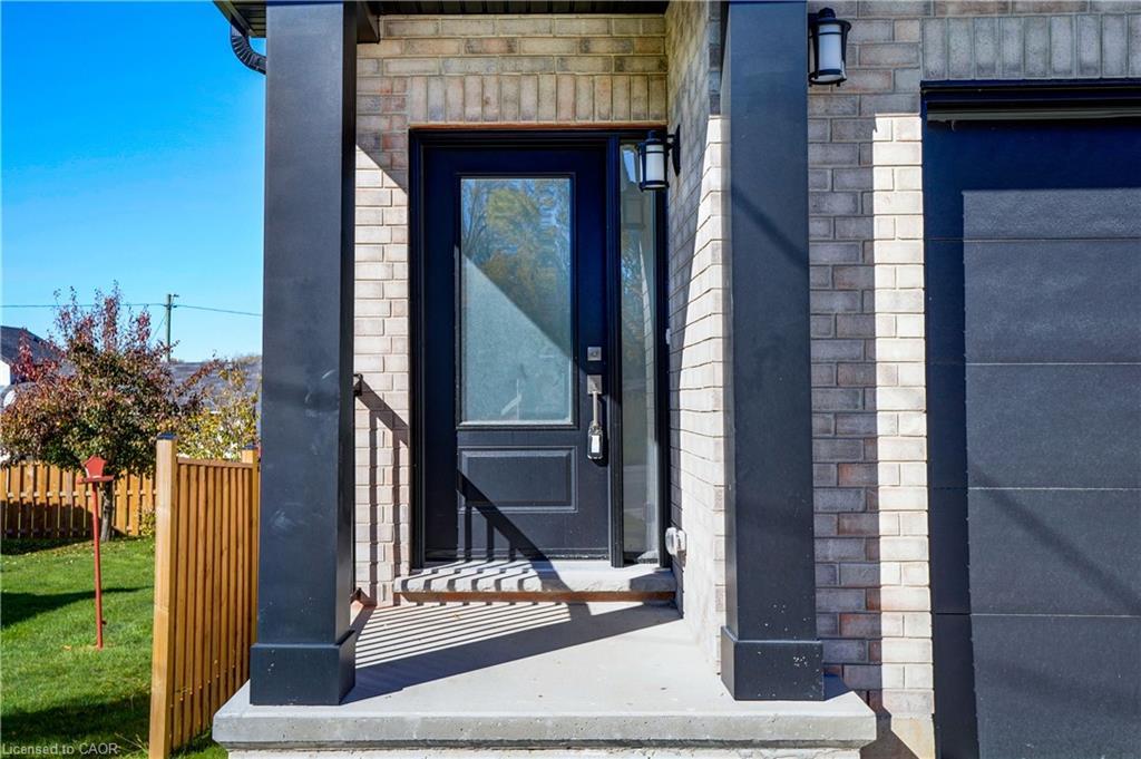 256 King Street, Ingersoll, ON - Outdoor