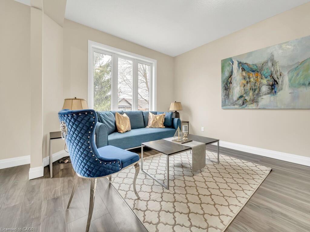256 King Street, Ingersoll, ON - Indoor Photo Showing Living Room