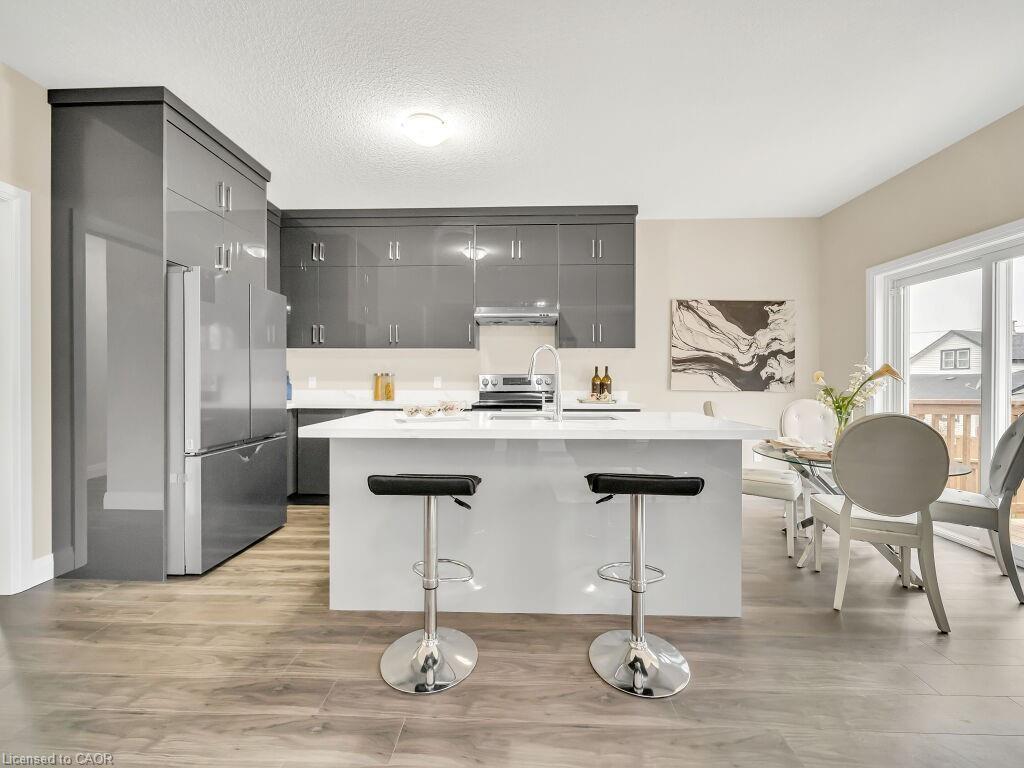 256 King Street, Ingersoll, ON - Indoor Photo Showing Kitchen With Upgraded Kitchen