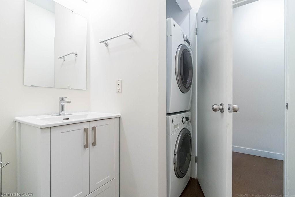 613-66 Bay Street S, Hamilton, ON - Indoor Photo Showing Laundry Room