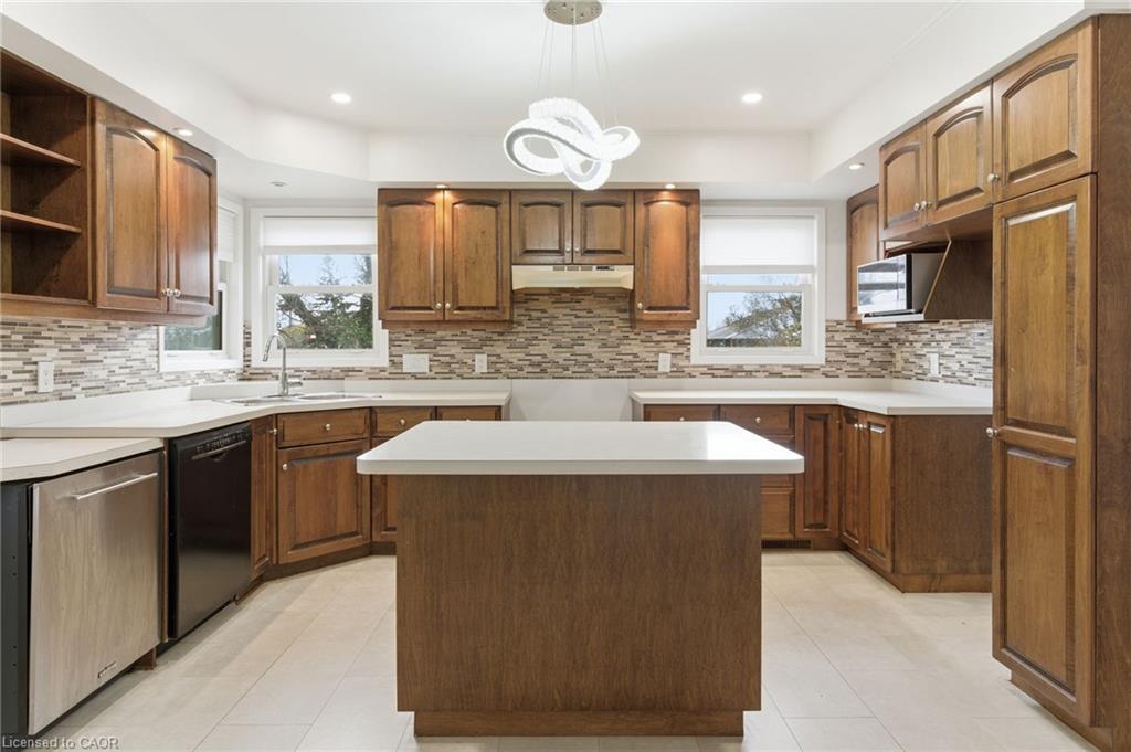 797 Highway 6, Haldimand, ON - Indoor Photo Showing Kitchen With Upgraded Kitchen