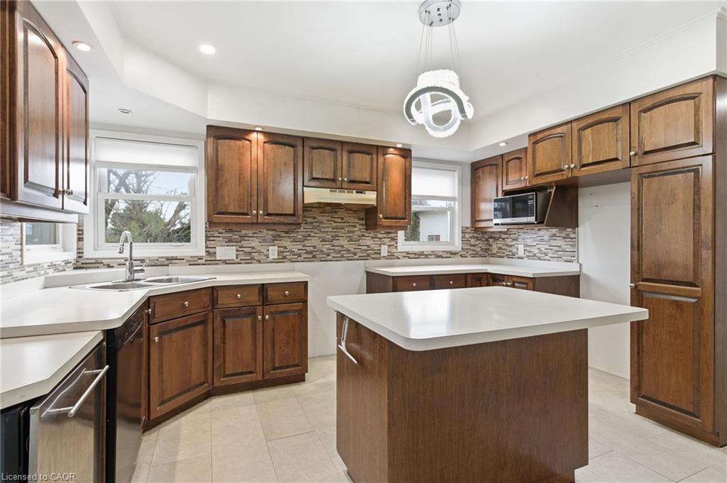 797 Highway 6, Haldimand, ON - Indoor Photo Showing Kitchen With Upgraded Kitchen