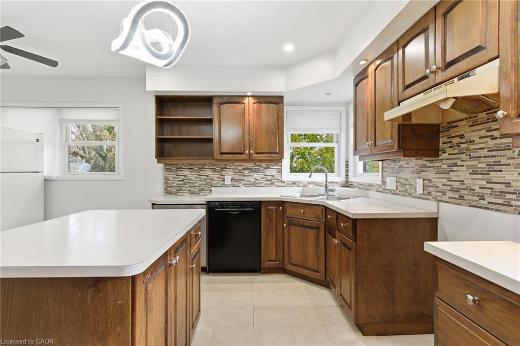 797 Highway 6, Haldimand, ON - Indoor Photo Showing Kitchen